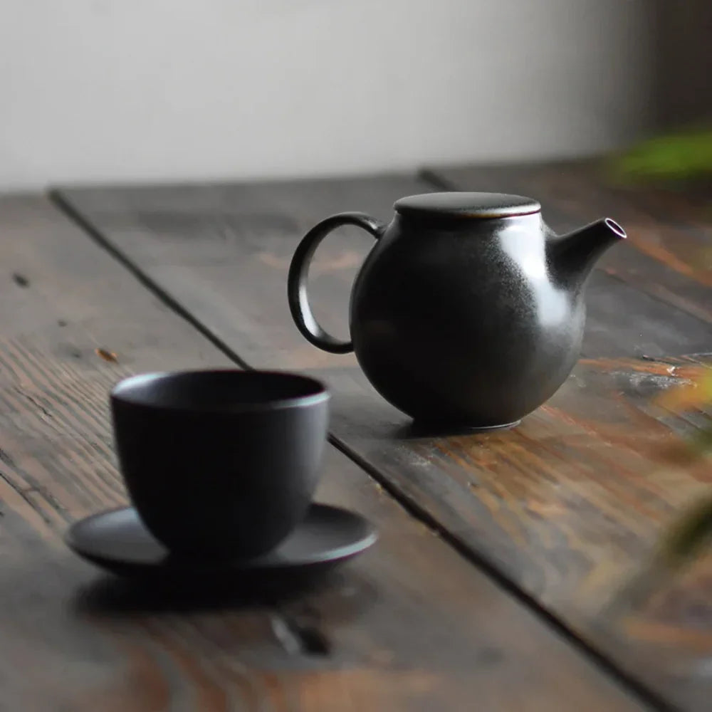 KINTO PEBBLE Cup & Saucer Set - BeanBurds Brewing Gadgets Black Server