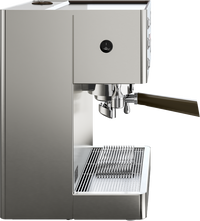 Lelit Elizabeth, the back-lit manometer reading brew pressure